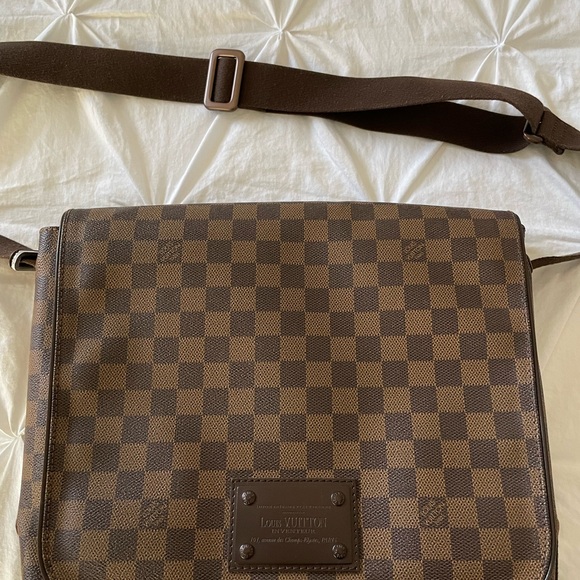 Louis Vuitton Messenger Bag - Picture 3 of 12